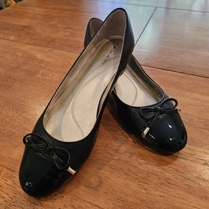 Tahari cap toe pump "Maisy" shoes